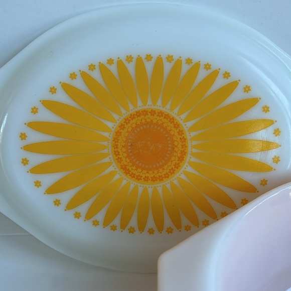 Vintage Pyrex promotional oval daisy design orange casserole w opal lid 1.5 qt - Picture 12 of 14